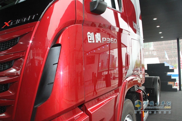 创虎P360 4×2牵引车 侧脸