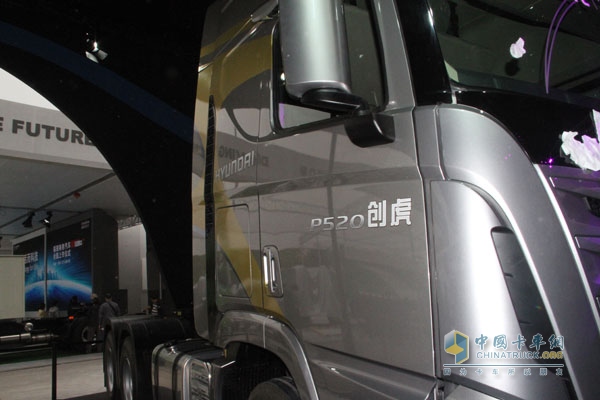  创虎P520 6×4牵引车 侧脸