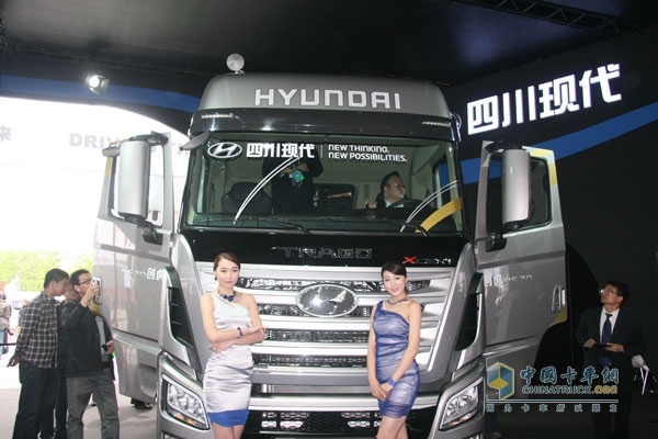  创虎P520 6×4牵引车 正脸