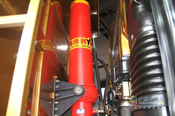  创虎P440 8×4自卸车 海沃液压顶柱
