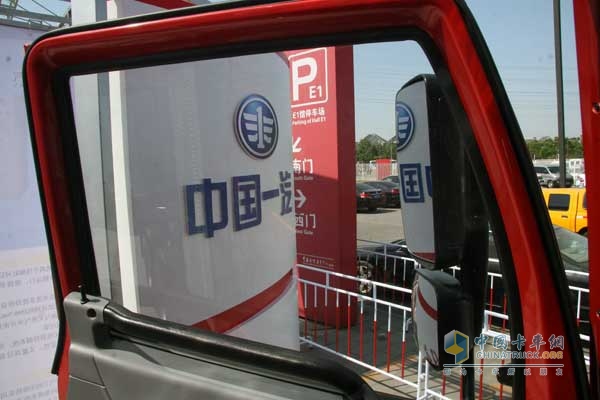 一汽解放 天V 400马力LNG牵引车 车门