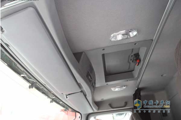 欧曼GTL 336马力 6X4 自卸车 上方储物格