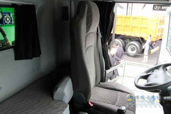欧曼GTL 336马力 6X4 自卸车 座椅