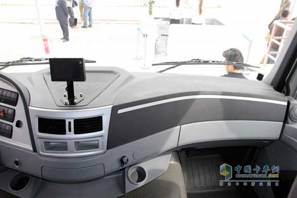 欧曼GTL 336马力 6X4 自卸车 显示屏