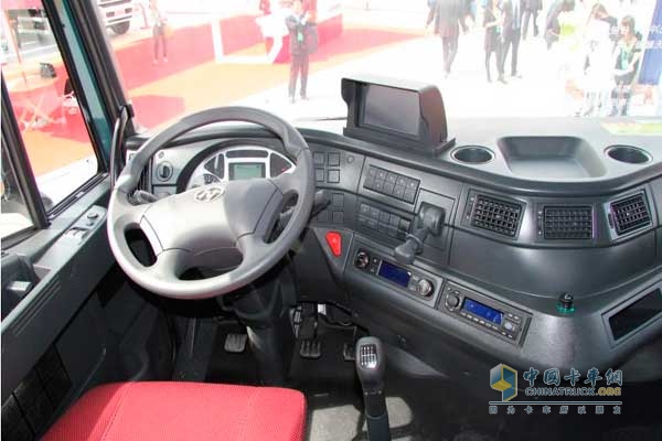 红岩 杰狮C100畅途版 390马力 6X4 牵引车 驾驶室