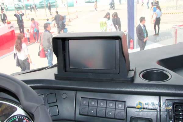 红岩 杰狮C100畅途版 390马力 6X4 牵引车 显示频