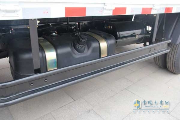 五征汽车 奥驰A3载货车 塑料油箱