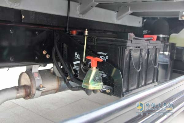 五征汽车 奥驰A3载货车 电源箱