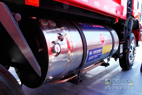 解放 J6P重卡 350马力 6X4 LNG自卸车 LNG瓶