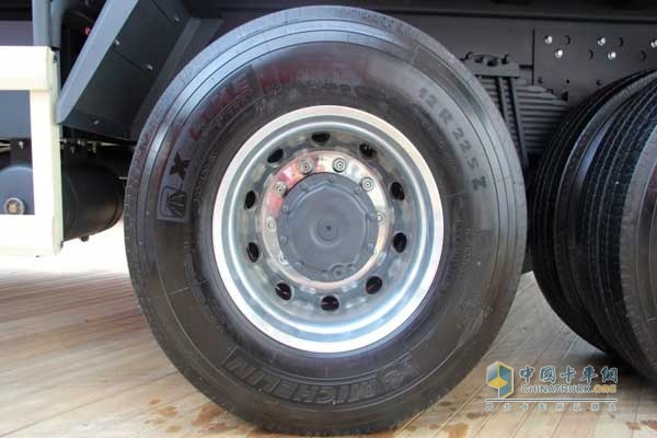 解放 J6P重卡 350马力 6X4 LNG自卸车 米其林轮胎