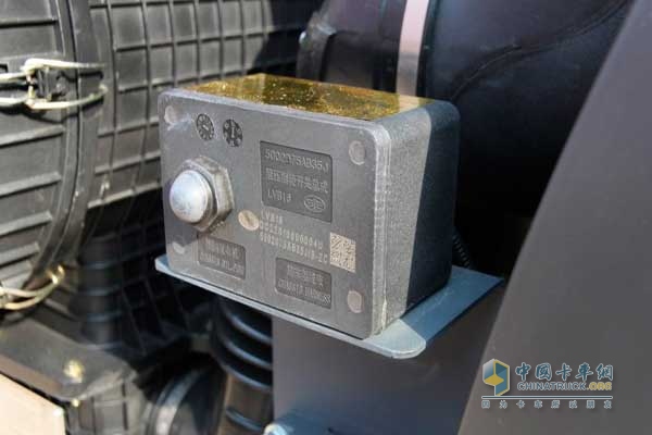 解放 J6P重卡 350马力 6X4 LNG自卸车 翻斗控制器