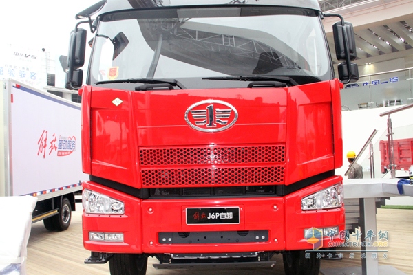 解放 J6P重卡 350马力 6X4 LNG自卸车