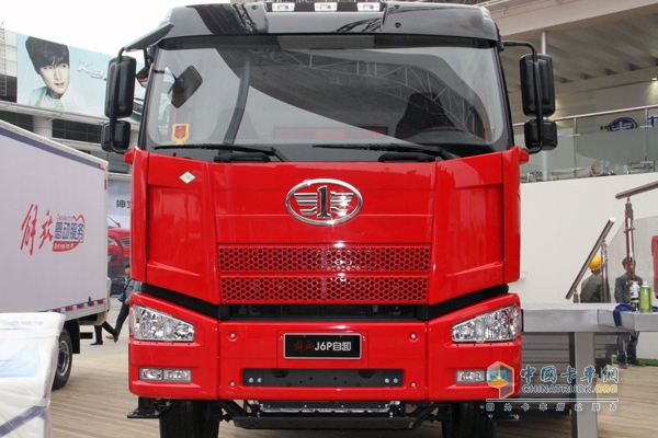 解放 J6P重卡 350马力 6X4 LNG自卸车 正脸