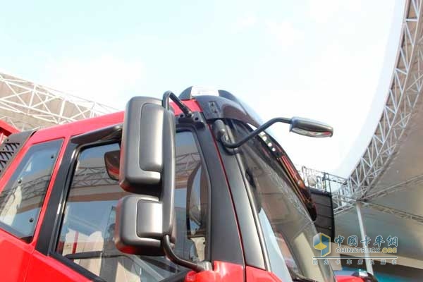 解放 J6L中卡 180马力 4X2 LNG载货车 反光镜