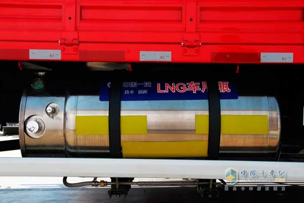 解放 J6L中卡 180马力 4X2 LNG载货车 LNG瓶