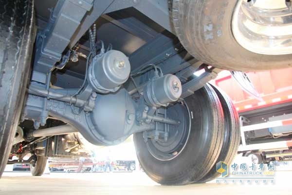 解放 J6L中卡 180马力 4X2 LNG载货车 车桥