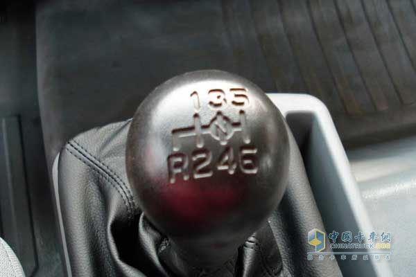一汽解放 J6L4×2压缩式垃圾车底盘 档位