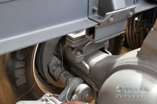 一汽解放 JH06重卡 370马力 6X4 牵引车 盘式制动器