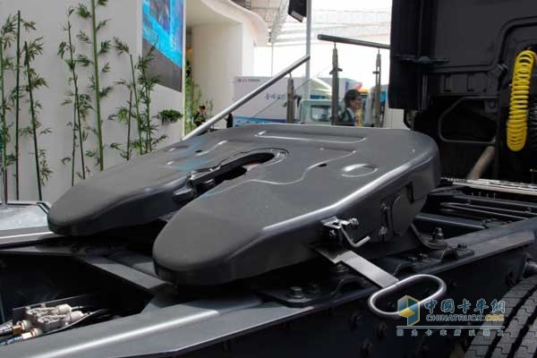 一汽解放 JH06重卡 370马力 6X4 牵引车 牵引桥