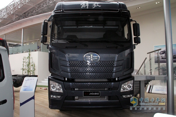 IMG_一汽解放 JH06重卡 370马力 6X4 牵引车 正脸