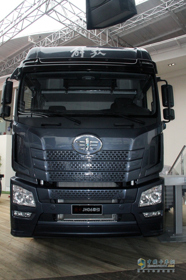 IMG_一汽解放 JH06重卡 370马力 6X4 牵引车