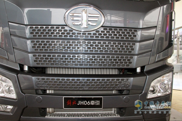 一汽解放 JH06重卡 370马力 6X4 牵引车 进气格栅