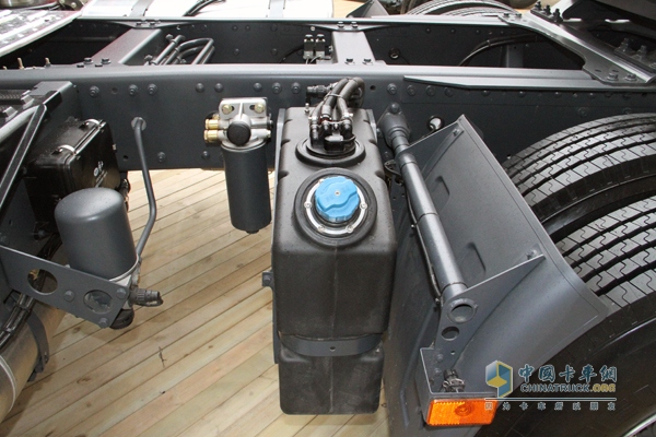 一汽解放 JH06重卡 370马力 6X4 牵引车