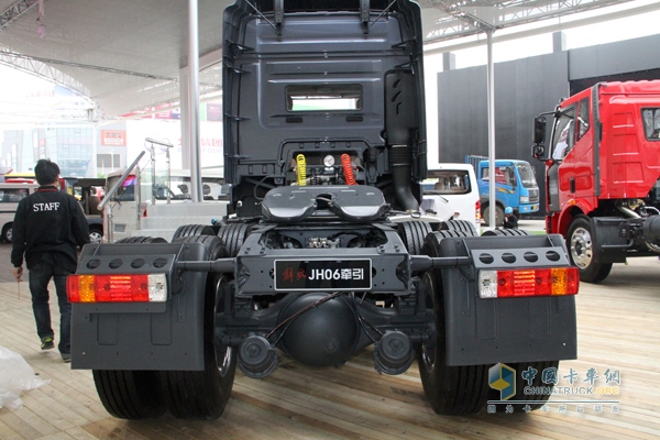 一汽解放 JH06重卡 370马力 6X4 牵引车