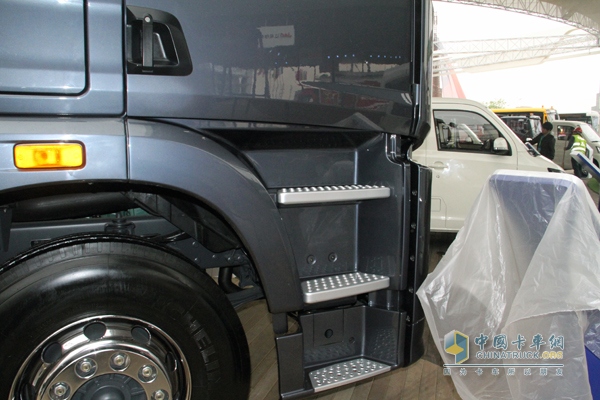 一汽解放 JH06重卡 370马力 6X4 牵引车