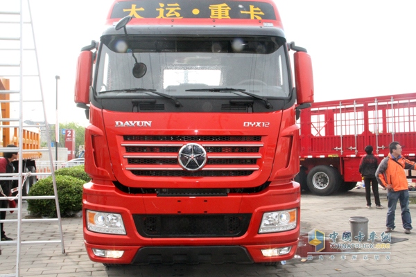 大运 N9重卡 430马力 6X4 牵引车 正脸