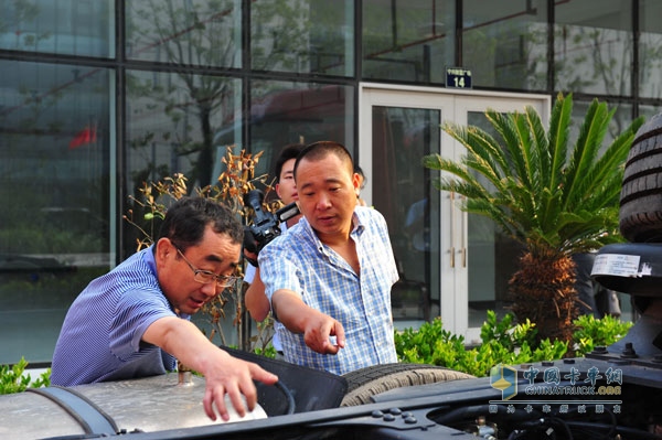用户参观样车