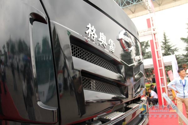 格奥雷重卡 6*4 牵引车外观