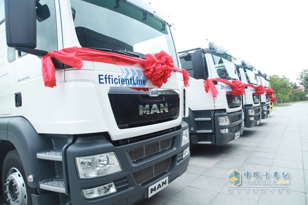 MAN TGS 28.440新车交付客户