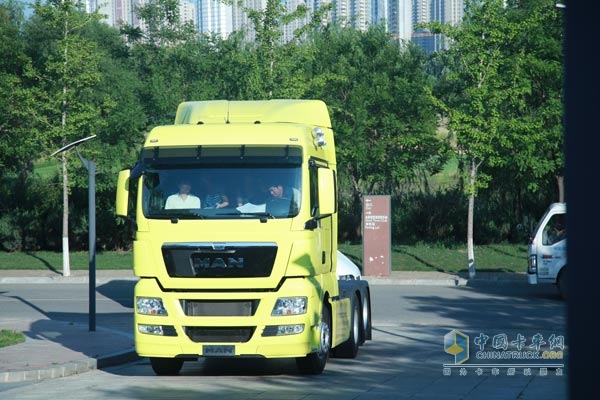 试驾现场的MAN TGX 28.480