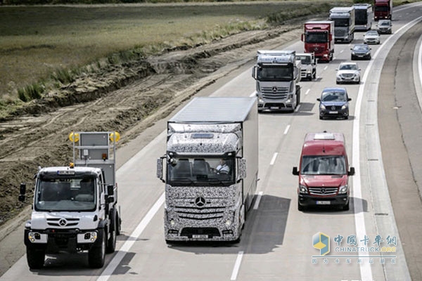 奔驰卡车2025全球首发 实现自动驾驶
