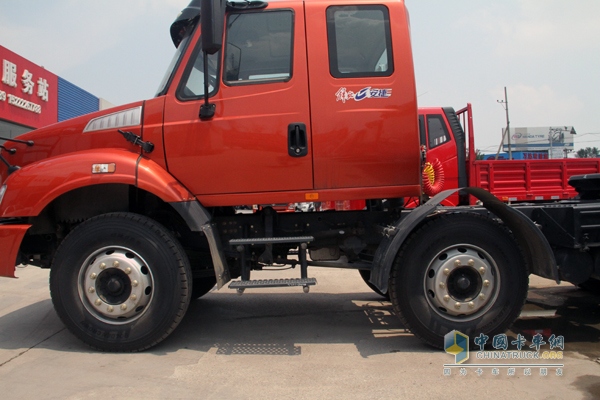 一汽解放安捷重卡6×2长头牵引车 