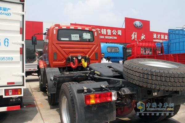 一汽解放安捷重卡6×2长头牵引车 