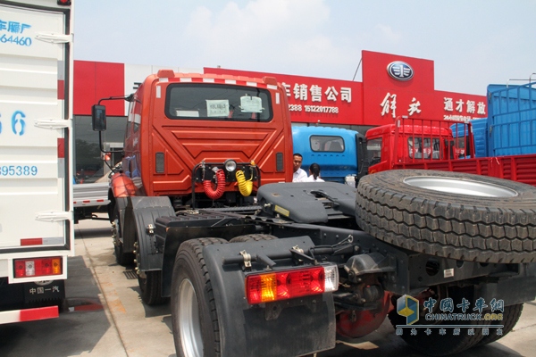 一汽解放安捷重卡6×2长头牵引车 