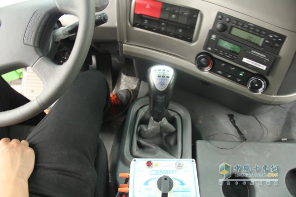 江淮格尔发新型智能渣土车