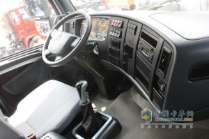 中国重汽 HOWO-T7H 6X4自卸车