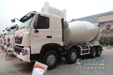 HOWO-T7H 8×4搅拌车