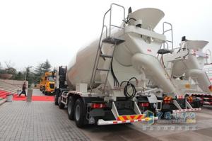 中国重汽 HOWO-T7H 8×4搅拌车