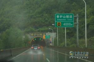 风雨兼程 奔驰卡车荆州到成都油耗测试