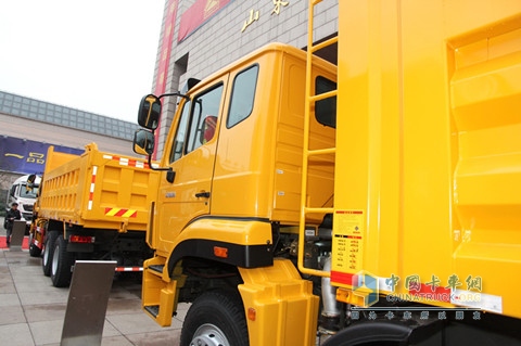 中国重汽 HOWO 6×4自卸车