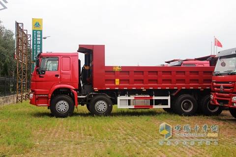 中国重汽 HOWO 8×4自卸车