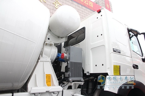 中国重汽 HOWO 6×4搅拌车