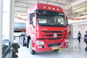 中国重汽 HOWO 6×4牵引车