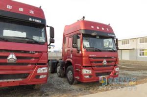 中国重汽 HOWO 6×2前双转向牵引车