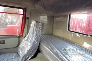 中国重汽 HOWO 6×2前双转向牵引车