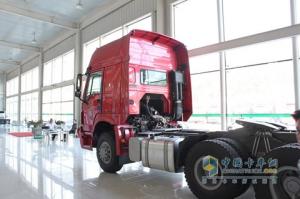 中国重汽 HOWO 6×2后提升式牵引车